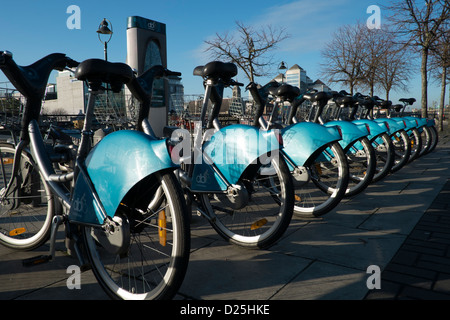 Zeile Dublinbikes Fahrräder bereit für Verwendung In Dublin Stadtzentrum Stockfoto