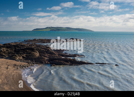 Blick nach Osten von den Klippen zwischen Portrane und Donabate, County Dublin, Irland in Richtung der Insel Lambay Stockfoto