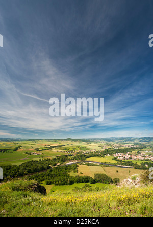 Blick vom Pic de Nonette in den Dörfern von Le Breuil-Sur-Couze und Saint-Germain-Lembron, Puy-de-Dome, Auvergne, Frankreich Stockfoto