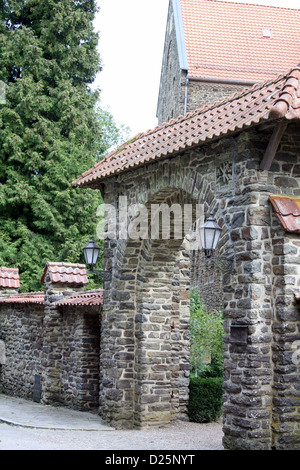 Der Eingang zum Benedict Abbey von Saint Maurice aus dem Jahr 1912 in Clervaux. (Luxenburg Stockfoto