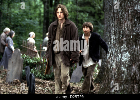 Tom Und Huck Tom Huck Brad Renfro, Jonathan Huck Finn (Brad Renfro) und Sein Freund Tom (Jonathan Taylor Thomas) bestehen Stockfoto