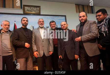 15. Januar 2013 - Gaza Stadt, Gazastreifen, Palästinensische Autonomiegebiete - palästinensische Ministerpräsident Ismail Haniyeh trifft sich mit der medizinischen türkischen Delegation in Gaza-Stadt am 15. Januar 2013 (Credit-Bild: © Ashraf Amra/APA Images/ZUMAPRESS.com) Stockfoto