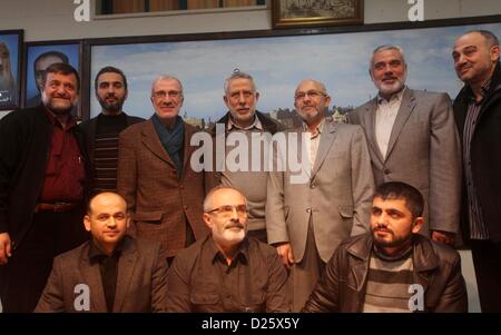 15. Januar 2013 - Gaza Stadt, Gazastreifen, Palästinensische Autonomiegebiete - palästinensische Ministerpräsident Ismail Haniyeh trifft sich mit der medizinischen türkischen Delegation in Gaza-Stadt am 15. Januar 2013 (Credit-Bild: © Ashraf Amra/APA Images/ZUMAPRESS.com) Stockfoto