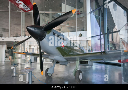 Supermarine Spitfire LF Motor E, diente in der polnischen Luftwaffe auf westliche Frontseite, polnische Luftfahrtmuseum in Krakau, Polen Stockfoto