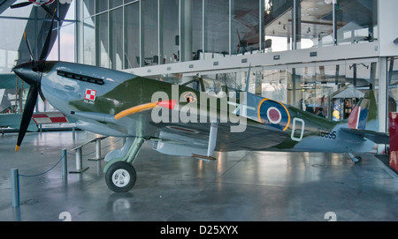 Supermarine Spitfire LF Motor E, diente in der polnischen Luftwaffe auf westliche Frontseite, polnische Luftfahrtmuseum in Krakau, Polen Stockfoto