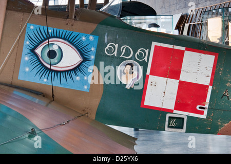 Markierungen am Rumpf der Albatros B.II, Deutsch WW1 Doppeldecker im polnisch-sowjetischen Krieg, Polish Aviation Museum, Krakau, Polen Stockfoto