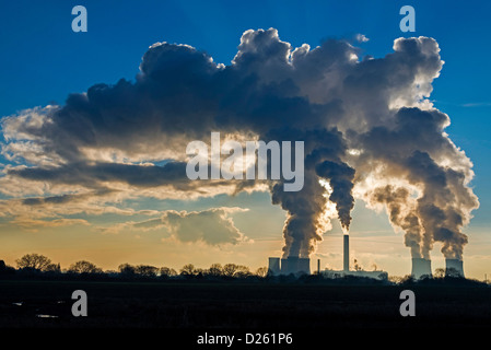 Fiddlers Ferry Kraftwerk dämpfen im Winter Sonnenlicht produzieren Strom für das öffentliche Netz. Stockfoto