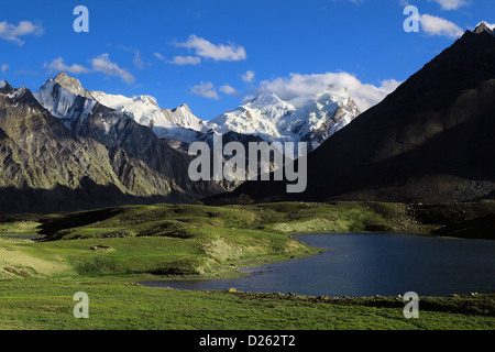 Darung Drung Gletscher und See hoch im Himalaya Stockfoto