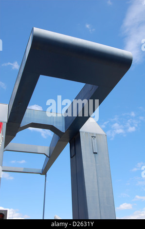 Erhöhung Mechanismus Bogen in Londons Docklands zu überbrücken Stockfoto