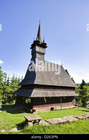 Hölzerne Kirche (Biserica de Lemn) in Budesti Rumänien, notiert als UNESCO-Welterbe. Europa, Rumänien Stockfoto