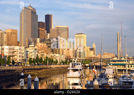 BELL STREET MARINA ELLIOT BAY DOWNTOWN SKYLINE VON SEATTLE WASHINGTON STATE USA Stockfoto