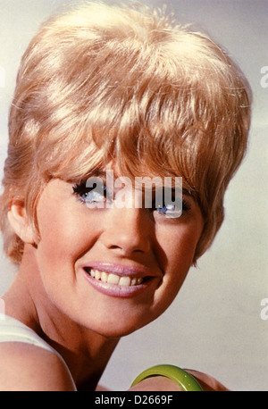 CONNIE STEVENS US Film-Schauspielerin und Sängerin über 1975 Stockfoto