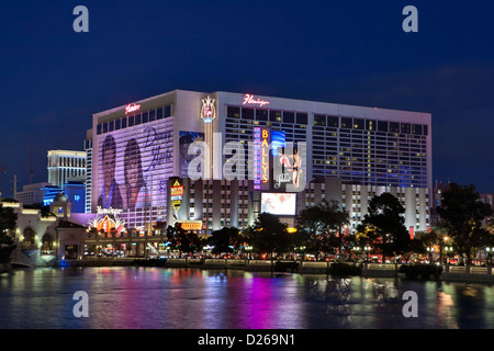 Flamingo Hotel &amp; Casino in Las Vegas Blvd. bei Nacht-Las Vegas, Nevada, USA. Stockfoto