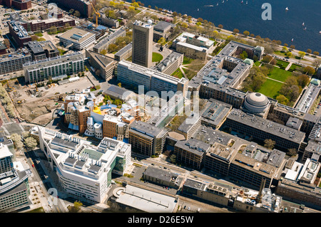 Luftaufnahme des Hauptcampus am Massachusetts Institute of Technology, darunter das Frank Gehry entworfene Stata Center Stockfoto