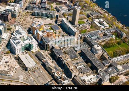 Luftaufnahme des Hauptcampus am Massachusetts Institute of Technology, darunter das Frank Gehry entworfene Stata Center Stockfoto