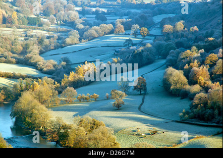 WYE VALLEY IN DER NÄHE VON ERWOOD IN POWYS AN EINEM KALTEN FROSTIGEN MORGEN Stockfoto