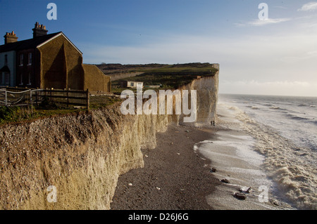 Häuser am Rande des Kreidefelsen, Birling Gap, East Sussex, England Stockfoto