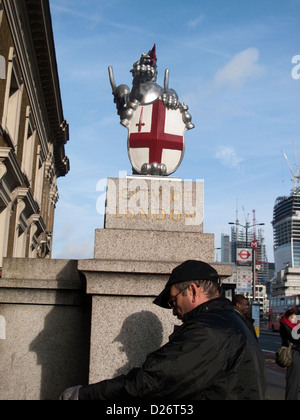 Wappen der Stadt von London am London Bridge, England, UK Stockfoto