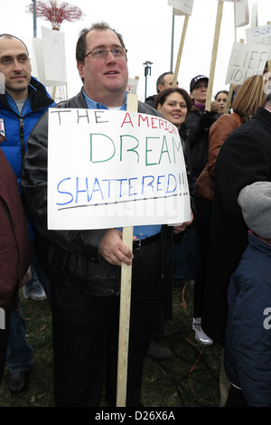 Bewohner von Coney Island, das war hart getroffen durch Hurrikan Sandy, bei der "Walk a Mile in unsere Schuhe" Veranstaltung am Jan. 13, 2013. Stockfoto