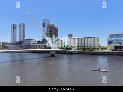 Frauen Brücke (Puente De La Mujer). Puerto Madero, Buenos Aires, Argentinien Stockfoto