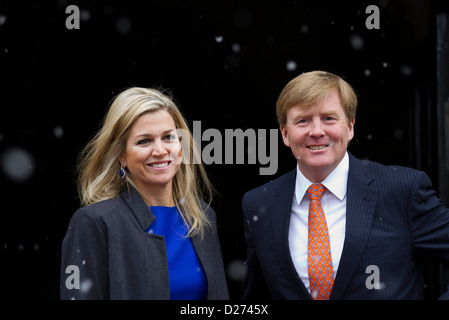 Amsterdam, 15.01.2013 Prinz Willem-Alexander, Prinzessin Maxima der Niederlande niederländische Königsfamilie im Royal Palace Op de kommt Dam in Amsterdam für den Silvester-Empfang. Albert Nieboer/RPE/Niederlande Stockfoto