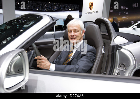 Matthias Müller, CEO von Porsche sitzt auf dem Stand von Porsche bei der North American International Auto Show (NAIAS) in Detroit, USA, 14. Januar 2013. NAIAS, Presse und Händler am 14. Januar 2013 offiziell eröffnet und ist offen für die breite Öffentlichkeit vom 19. Januar bis 27. Januar 2013. Foto: Friso Gentsch / Volkswagen Stockfoto