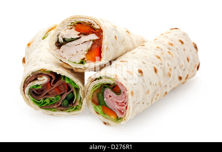 Eine in Scheiben geschnittene Tortilla wrap einen Rollup von Fladenbrot mit verschiedenen Füllungen Stockfoto