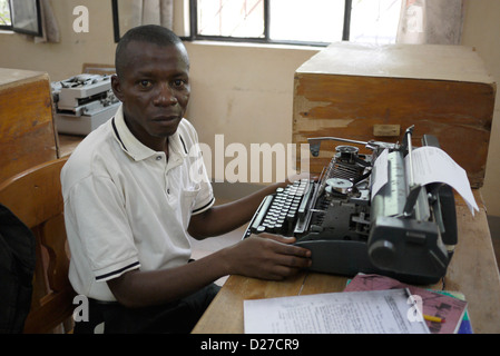 Kenia Don Bosco Schule für berufliche Bildung, Kakuma Flüchtlingslager, Turkana. Typisierung und Computer-Klasse. Stockfoto