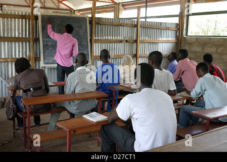 Kenia Don Bosco Schule für berufliche Bildung, Kakuma Flüchtlingslager, Turkana. Studenten an einem Englisch-Kurs. Stockfoto