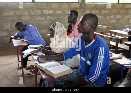 Kenia Don Bosco Schule für berufliche Bildung, Kakuma Flüchtlingslager, Turkana. Studenten an einem Englisch-Kurs. Stockfoto