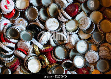 Ein Haufen Bier Kronkorken. Stockfoto