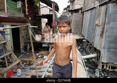 Kambodscha Anlong Knang, eine Neuansiedlung Outsdie Phnom Penh für Slum Vertriebenen. Slum-Szenen. Foto: Sean Sprague Stockfoto