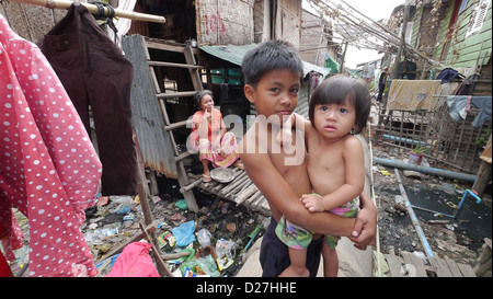 Kambodscha Anlong Knang, eine Neuansiedlung Outsdie Phnom Penh für Slum Vertriebenen. Slum-Szenen. Foto: Sean Sprague Stockfoto