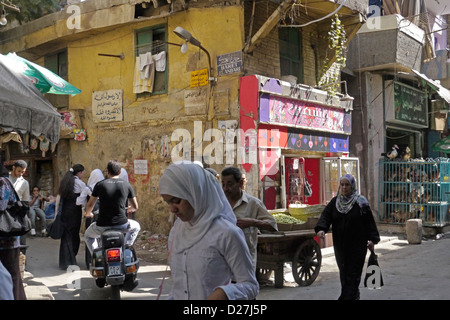 Ägypten-Straßenszenen in sogenannten "islamischen Kairo", das alte Viertel der Stadt in der Nähe von Bab erfunden. Stockfoto