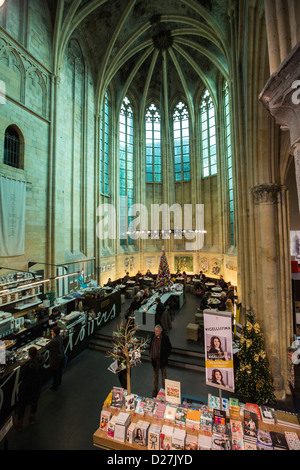 Buchhandlung Selexyz Dominicanen in einer Dominikanischen Kirche aus dem 13. Jahrhundert. Maastricht, Limburg, Niederlande, Europa. Stockfoto