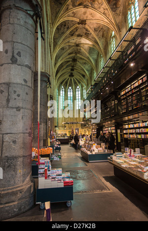 Buchhandlung Selexyz Dominicanen in einer Dominikanischen Kirche aus dem 13. Jahrhundert. Maastricht, Limburg, Niederlande, Europa. Stockfoto