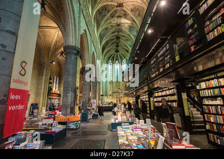 Buchhandlung Selexyz Dominicanen in einer Dominikanischen Kirche aus dem 13. Jahrhundert. Maastricht, Limburg, Niederlande, Europa. Stockfoto