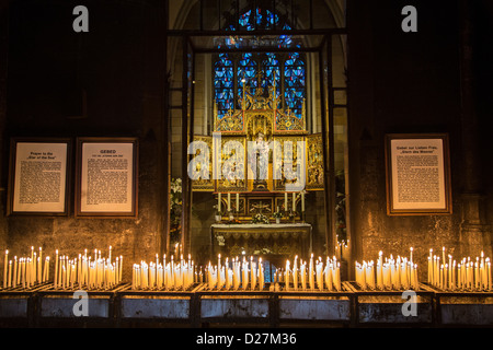 Kapelle, Offertorium Kerzen in der Basilika Notre-Dame, Stern des Meeres Gebets. Maastricht, Limburg, Niederlande, Europa. Stockfoto