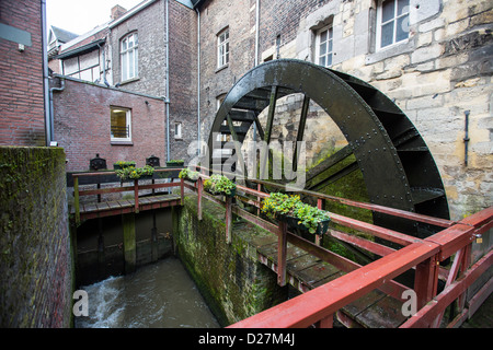 Historische Wassermühle, Bisschopsmolen in der Altstadt noch gebräuchlich. Maastricht, Niederlande. Stockfoto