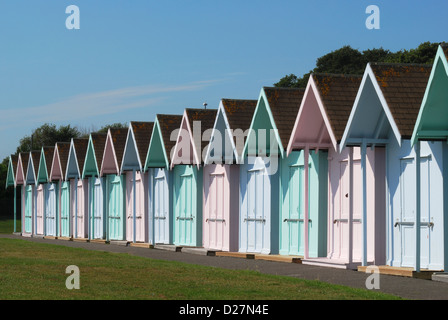 Bunte Pastell gemalt Strandhütten in Southsea. Portsmouth. Hampshire. England Stockfoto