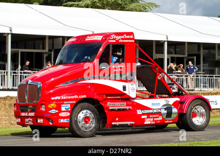 1990 Kenworth T2000 "Pikes Peek" LKW mit Fahrer Bruce Canepa auf der 2012 Goodwood Festival of Speed, Sussex, UK. Stockfoto