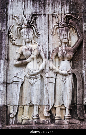 Apsaras Skulpturen (weibliche Gottheiten im Buddhismus) auf Tempel Wände, Angkor Wat, Kambodscha Stockfoto