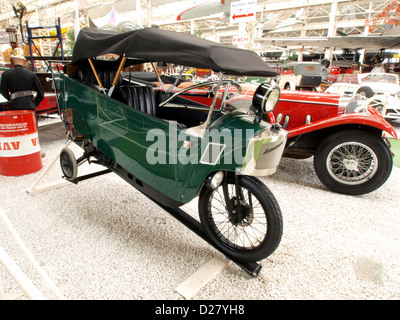 Die Mauser Monotrace von 1928, ein klassisches Motorrad, ist im Technik Museum Speyer zu sehen. Mit einem 18-PS-Motor und einem Hubraum von 510 ccm steht er für Innovationen im Motorraddesign und -Technologie des frühen 20. Jahrhunderts. Stockfoto