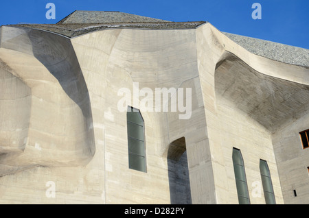 Architektonisches Detail, das Goetheanum, Dornach, Schweiz. Das Gebäude ist der Sitz der anthroposophischen Bewegung. Stockfoto