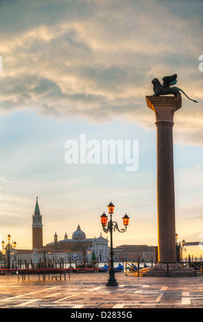 Piazza San Marco in Venedig, Italien in den frühen Morgenstunden Stockfoto