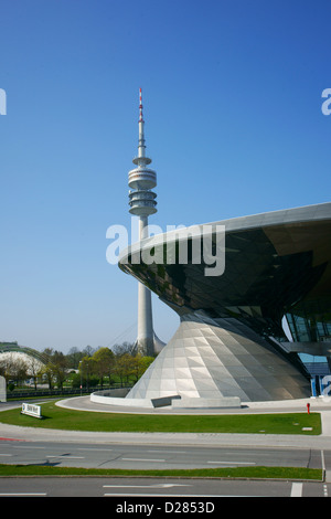 BMW, Turm, Autos, Abenteuer-Center in München, Stockfoto