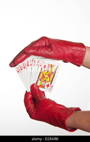 Spielkarten in Frau rot behandschuhte hand Stockfoto