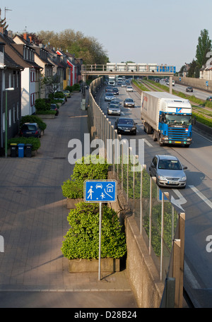 Essen, Deutschland, auf der A40 Road spielen Stockfoto