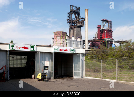 Duisburg, Deutschland, vor dem Auto Service Ofen 8 der ThyssenKrupp Steel AG Stockfoto