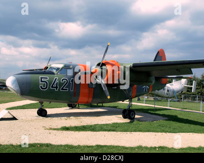 Die Percival Pembroke C.54, ein Militärflugzeug, wurde von der Luftwaffe eingesetzt. Bekannt für sein zweimotoriges Design, wurde es hauptsächlich für Transport- und Aufklärungsmissionen eingesetzt. Das Flugzeug ist ein vielseitiges zweimotoriges Flugzeug mit einem schlanken aerodynamischen Design und ist bis heute für seinen Dienst in der militärischen Luftfahrtgeschichte bekannt. Stockfoto